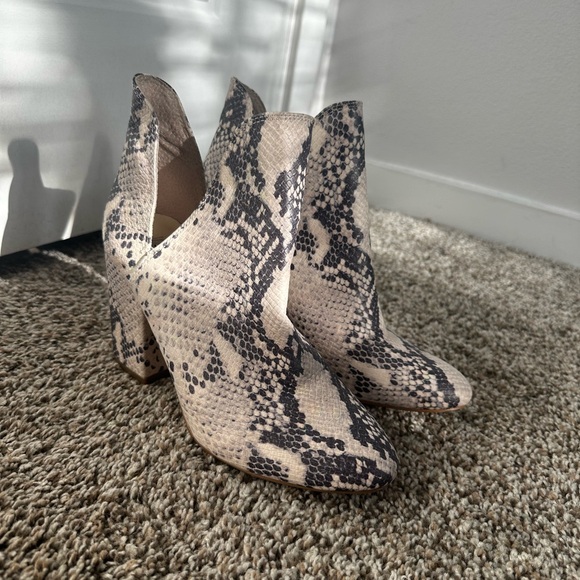 Steve Madden - Picture 1 of 1